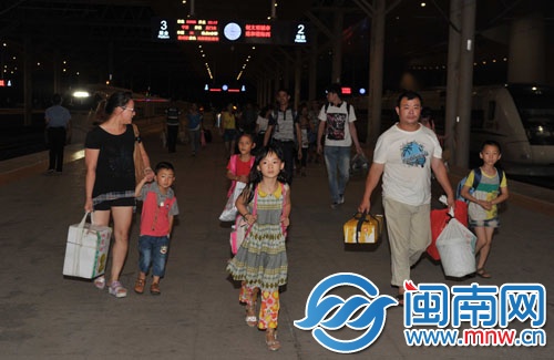 重慶直達(dá)泉州首趟動車