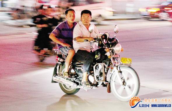 廈門摩托車多達35萬輛 “禁摩”15年摩的載客很普遍1