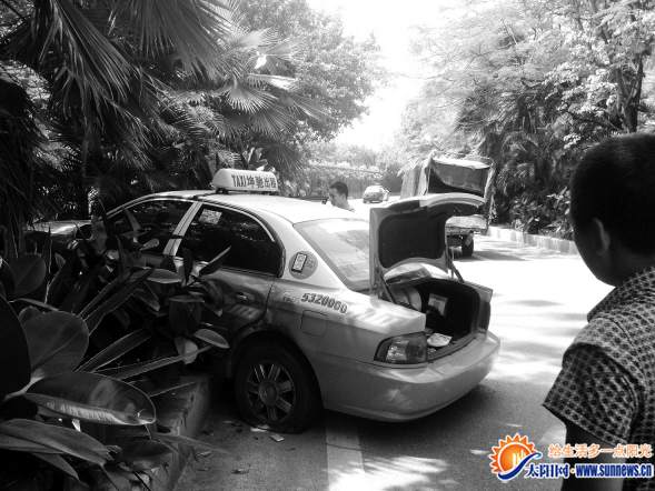 兩女孩來廈游玩連遇無量的士