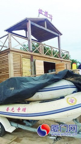 救援站旁的兩艘艇完好無(wú)損