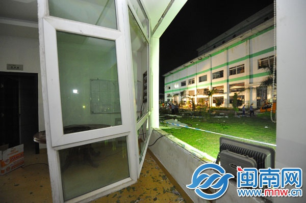 爆炸使車間對面樓房受損嚴(yán)重