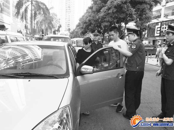 執(zhí)法人員執(zhí)法現(xiàn)場