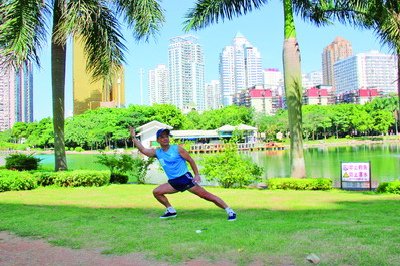 林智崇在公園打太極