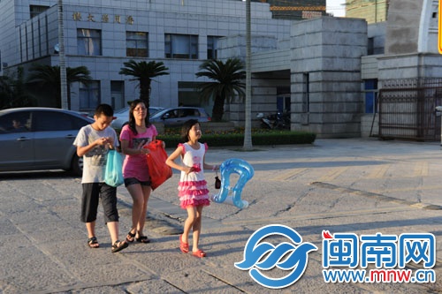 這么熱的天，游泳去
