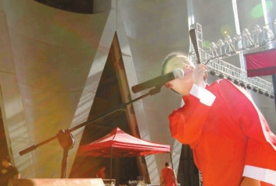 實(shí)驗(yàn)小學(xué)學(xué)生吳培凱在表演閩南講古《鄭成功的傳奇一