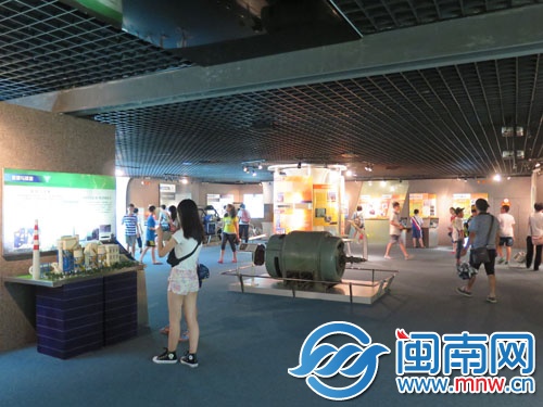小記者們被安排參觀浙大的科技館
