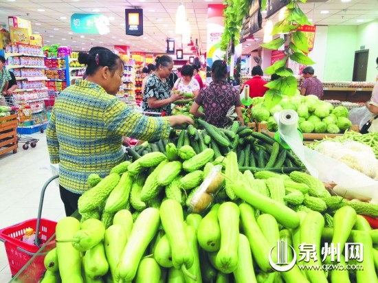 天氣炎熱，“消暑菜”銷(xiāo)量大增。