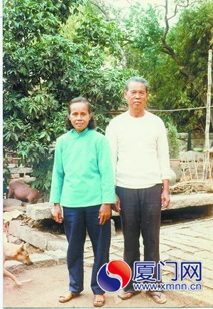 陳水玉和孫拋獅合影