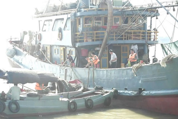 思明區(qū)西堤碼頭附近海域一艘漁船脫錨