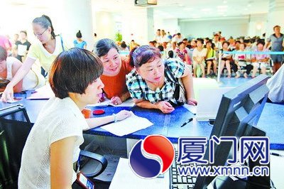 市民正在建設(shè)大廈保障性住房選房現(xiàn)場辦理選房