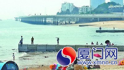 白城海域戲水的人多，沒有救生員，自己要更加注意安全