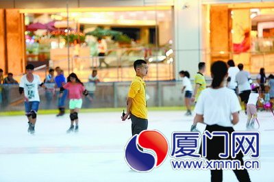 別看冰面上的工作很涼爽，巡冰員和教練壓力都挺大