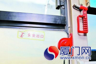 BRT車窗玻璃旁的爆玻器裝置