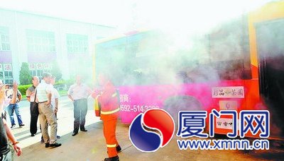 這種滅火系統(tǒng)起作用后，廢棄公交車內(nèi)的明火被迅速撲