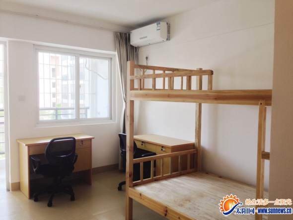 公寓內(nèi)，家具電器一應(yīng)俱全，可拎包入住