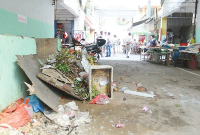 第二市場內(nèi)垃圾亂扔現(xiàn)象較為突出。