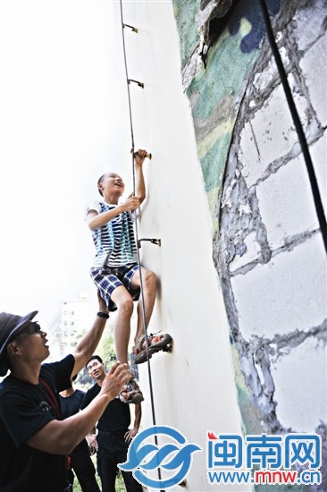 小記者主動(dòng)要求嘗試