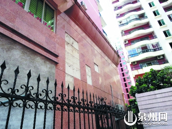 明鑫中心小區(qū)早前掉落的外墻磚