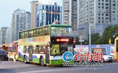 18輛LNG雙層公交車正式投入10路運營