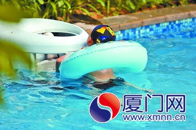 排水口換水時(shí)吸力最強(qiáng)，戲水時(shí)應(yīng)該遠(yuǎn)離