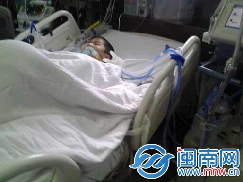 小少航住進(jìn)重癥病房，醫(yī)院下了病危通知