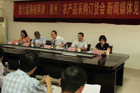 會議由南安市人民政府張小紅副市長主持