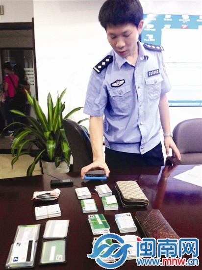 廈門警方繳獲186張涉案銀行卡等部分贓物