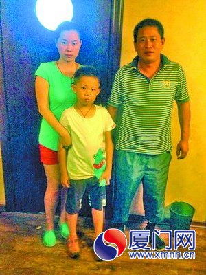 救人者(右)和被救母子合照