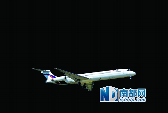 這是與失事飛機(jī)同型號(hào)的MD-83客機(jī)的資料照片